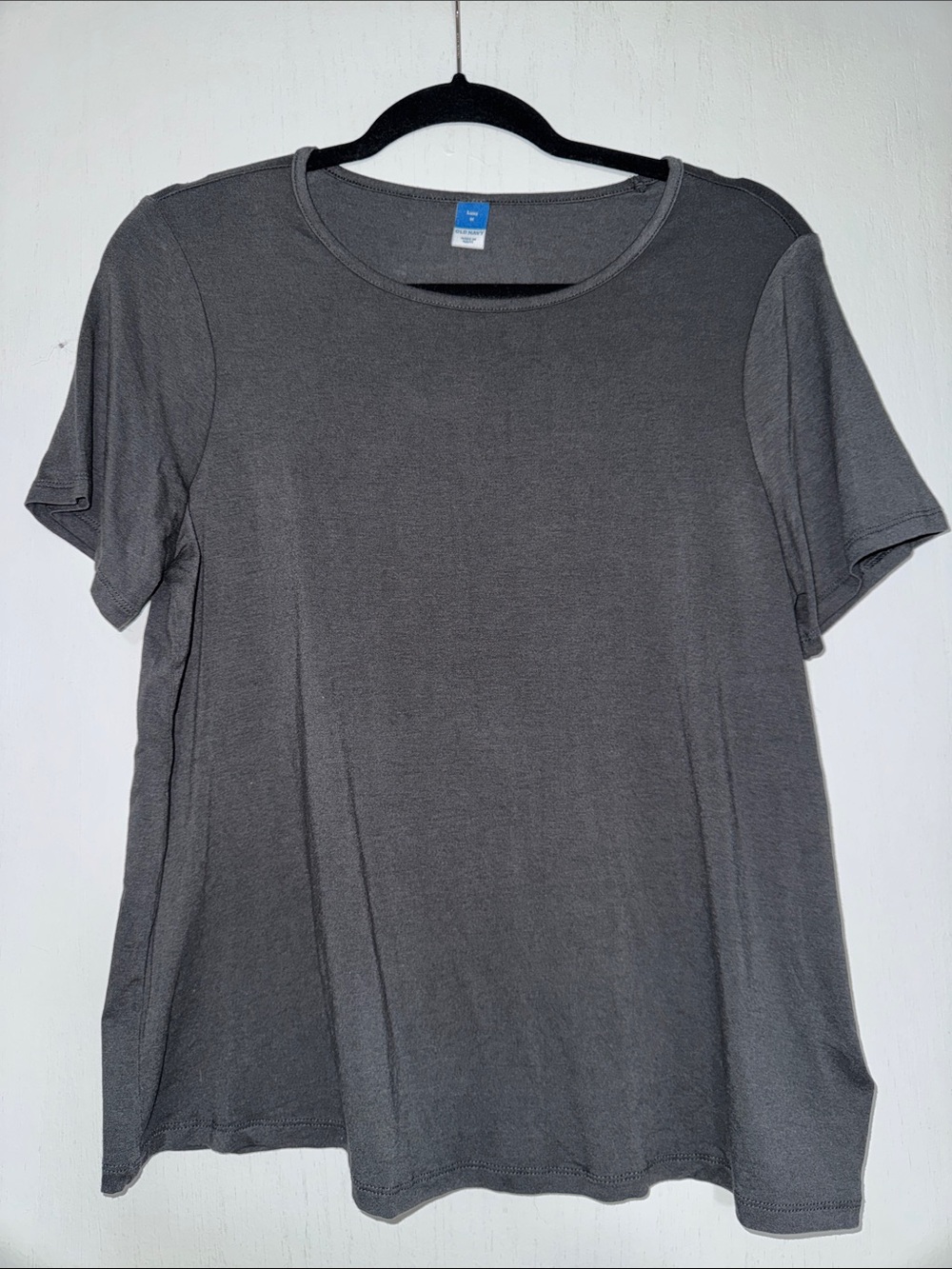 Old Navy Short-Sleeve Crewneck Tee in Charcoal